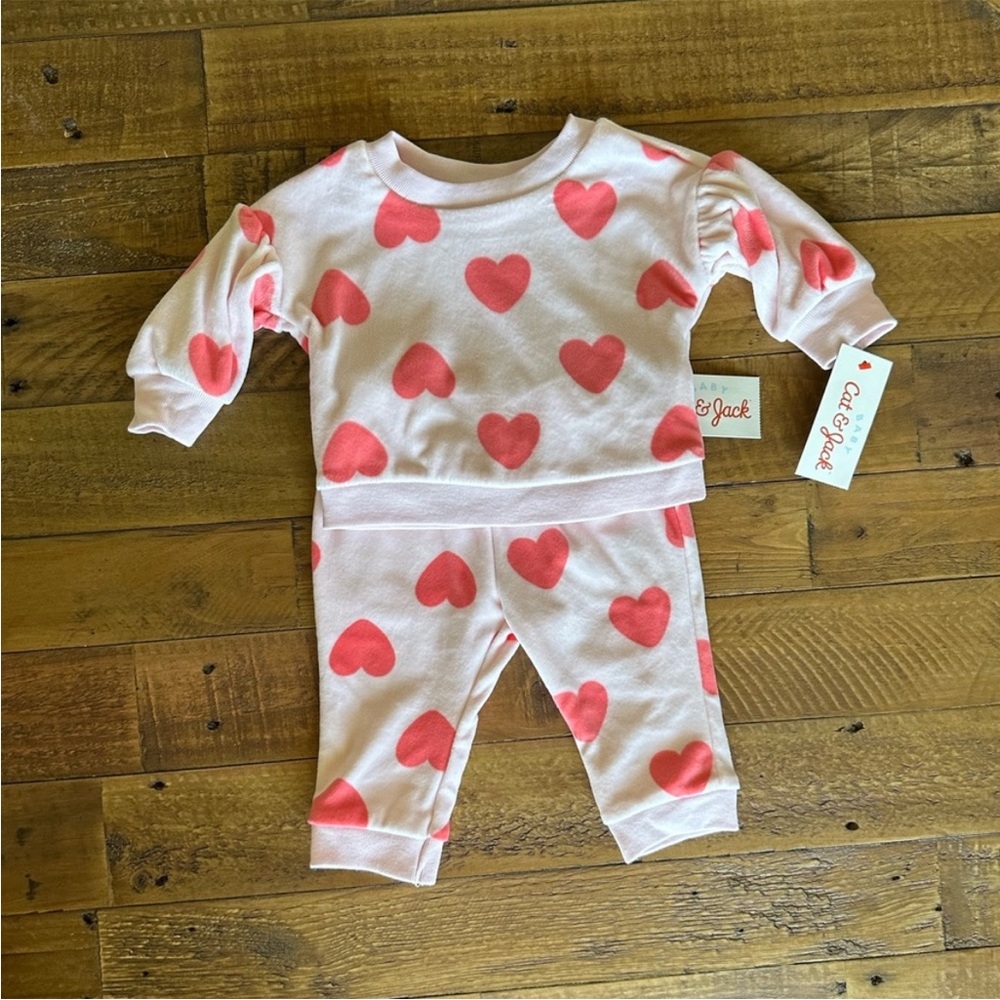 927. EUC - Cat & Jack Cozy Fleece Heart Outfit
